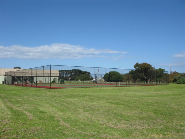 Werribee South Caravan Park - Werribee South: Tennis court adjacent to the park.