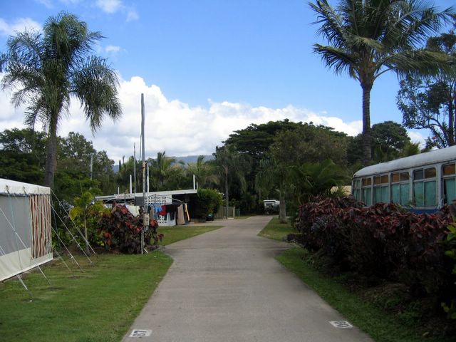 Mountain Valley Caravan Park - Cannonvale: Good paved roads throughout the park