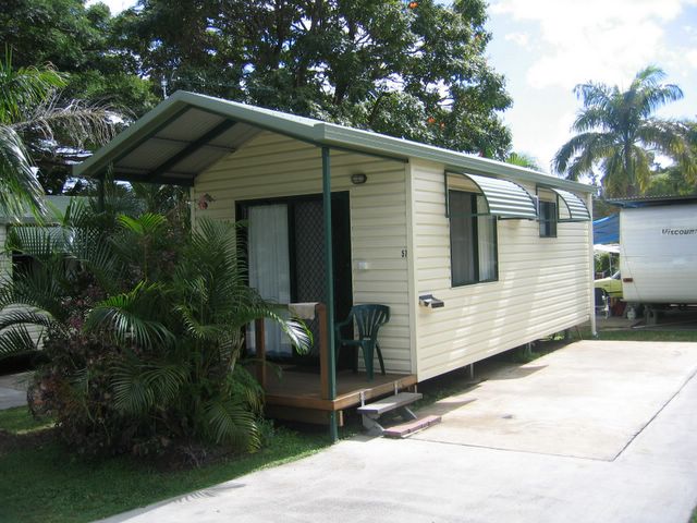 Mountain Valley Caravan Park - Cannonvale: Cottage accommodation ideal for families, couples and singles