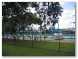 Proserpine Tourist Park - Proserpine: Proserpine Swimming Pool is adjacent to the park