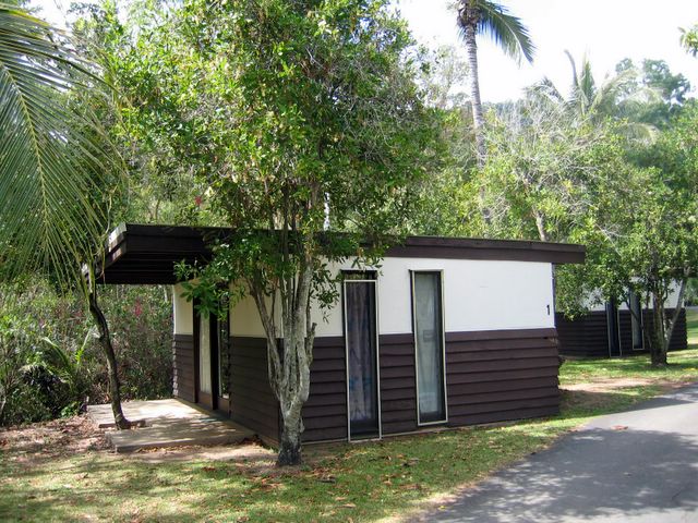 Seabreeze Caravan Park - Cannonvale: Cottage accommodation ideal for families, couples and singles
