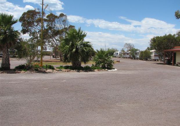 Whyalla Caravan Park - Whyalla: Good paved roads throughout the park