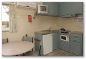 Discovery Holiday Parks Whyalla Foreshore - Whyalla: Kitchen and Dining Room in Family Cabin