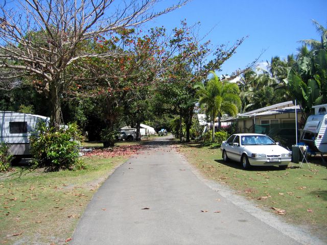 Pinnacle Village Holiday Park - Wonga Beach: Good paved roads throughout the park