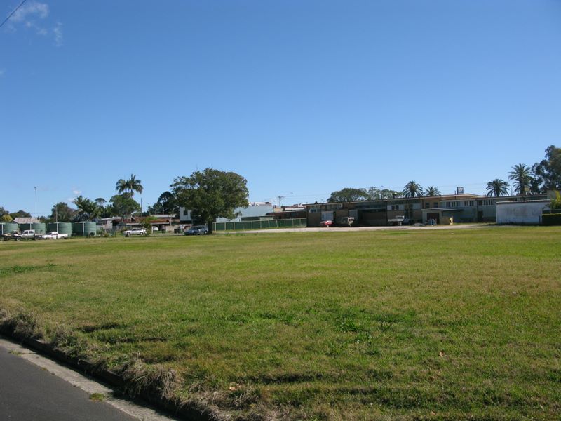 Richmond Street Woodburn - Woodburn: Open field adjacent to parking area