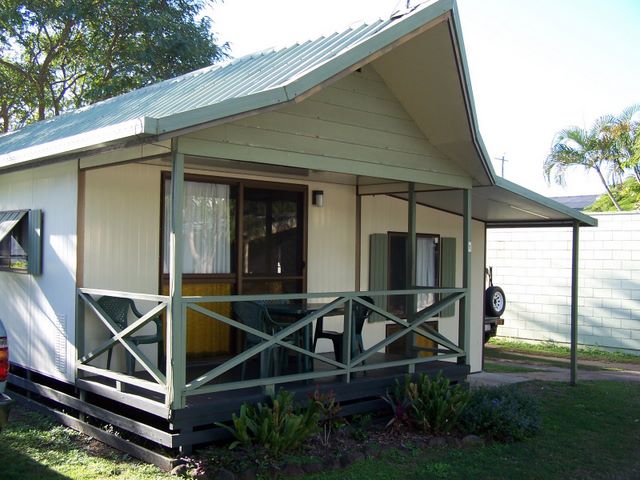 Woodgate Beach Tourist Park - Woodgate: Cabin suitable for Singles Couples or Famalies