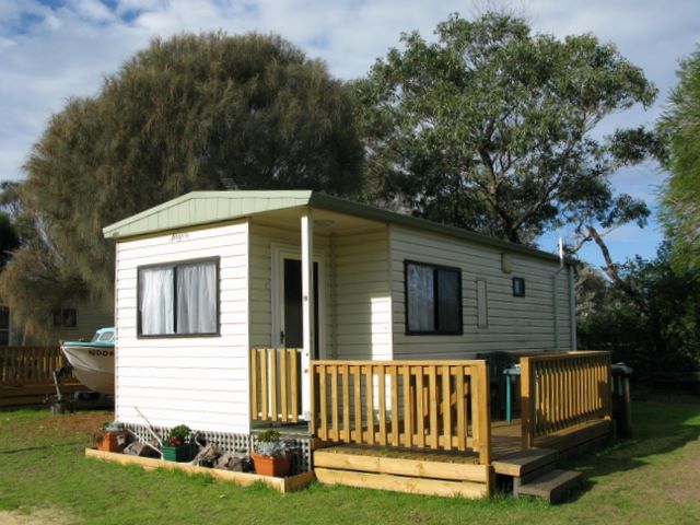 Woodside Beach Caravan Park - Woodside Beach: Cottage accommodation ideal for families, couples and singles