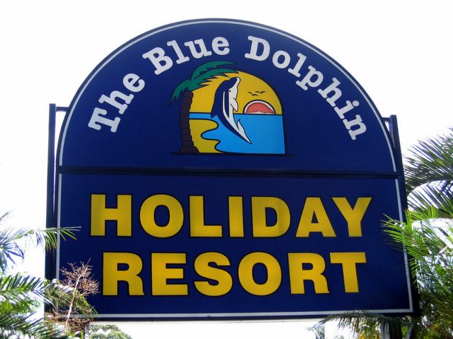 Blue Dolphin Holiday Resort 2005 - Yamba: Blue Dolphin Holiday Resort welcome sign