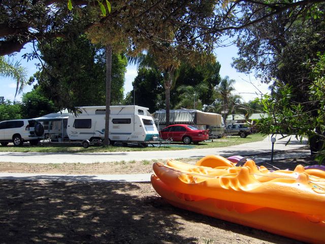 Blue Dolphin Holiday Resort 2005 - Yamba: Powered sites for caravans beside the river