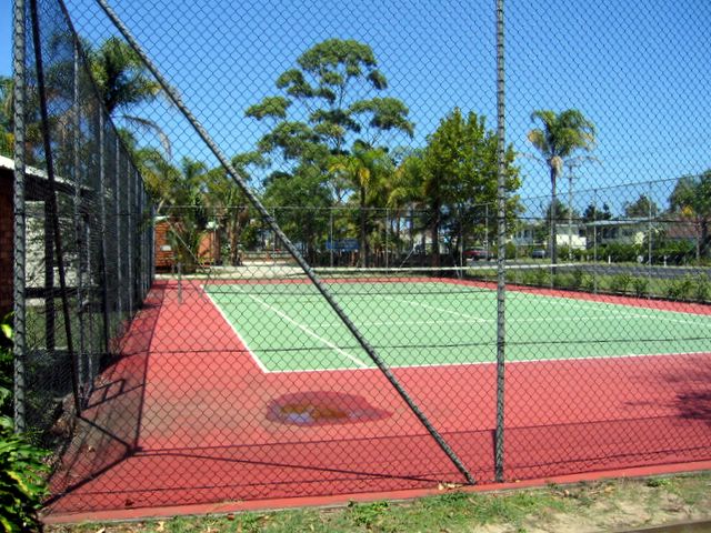 Blue Dolphin Holiday Resort 2005 - Yamba: Tennis court