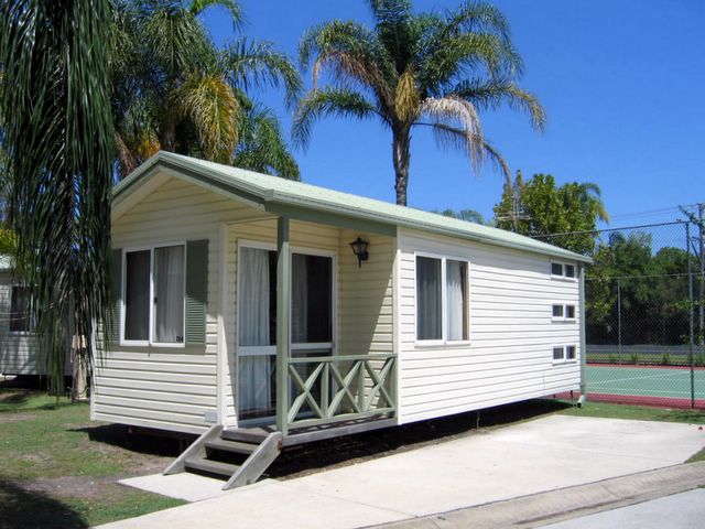 Blue Dolphin Holiday Resort 2005 - Yamba: Cottage accommodation ideal for families