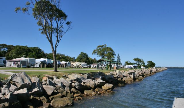 Calypso Holiday Park - Yamba: The park is located beside the Yamba River