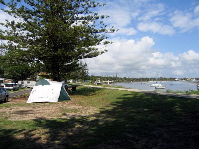 Historical Calypso Holiday Park 2005 - Yamba: Tent sites beside the Clarence River