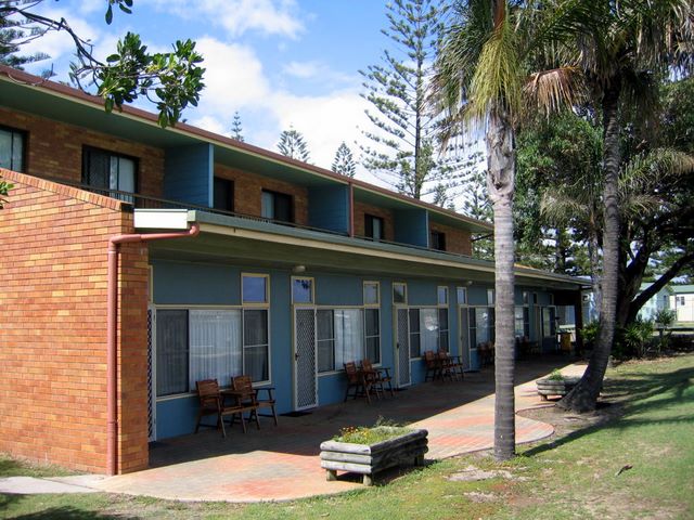 Historical Calypso Holiday Park 2005 - Yamba: Motel style accommodation