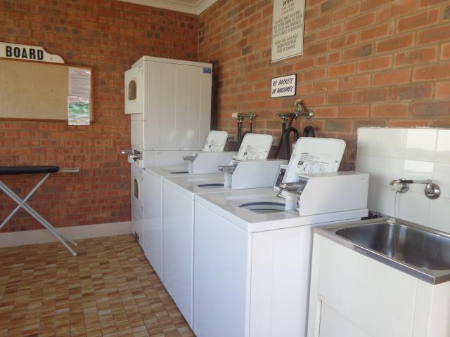 Yamba Waters Holiday Park - Yamba: One of the laundries in the park