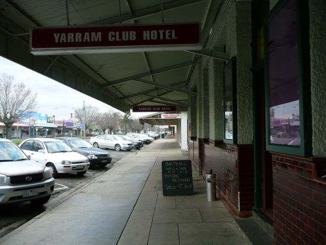Yarram Rosebank Tourist Park - Yarram: Yarram main street
