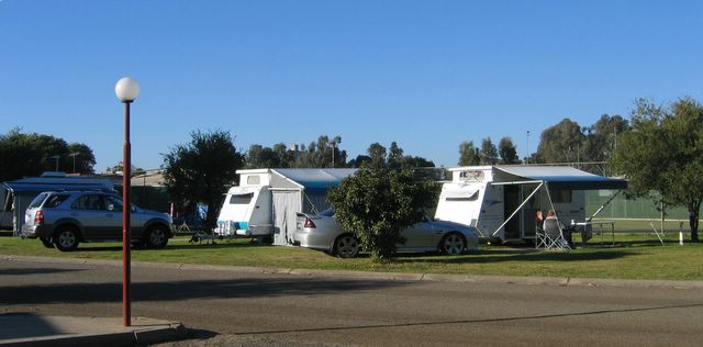 Yarrawonga Holiday Park - Yarrawonga: Powered sites for caravans