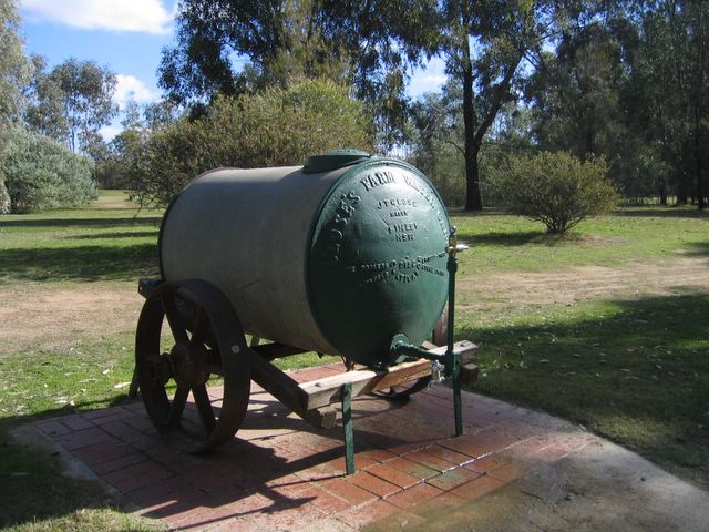 Yarrawonga & Border Golf Club - Mulwala: Delightful water container at start of Hole 4