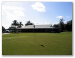 Yeppoon Golf Course - Yeppoon: Green on Hole 18 with club house in background